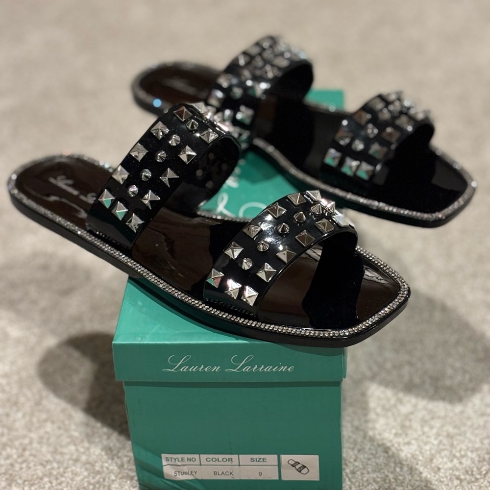 NIB Lauren Lorraine Silver and Black Studley Sandals